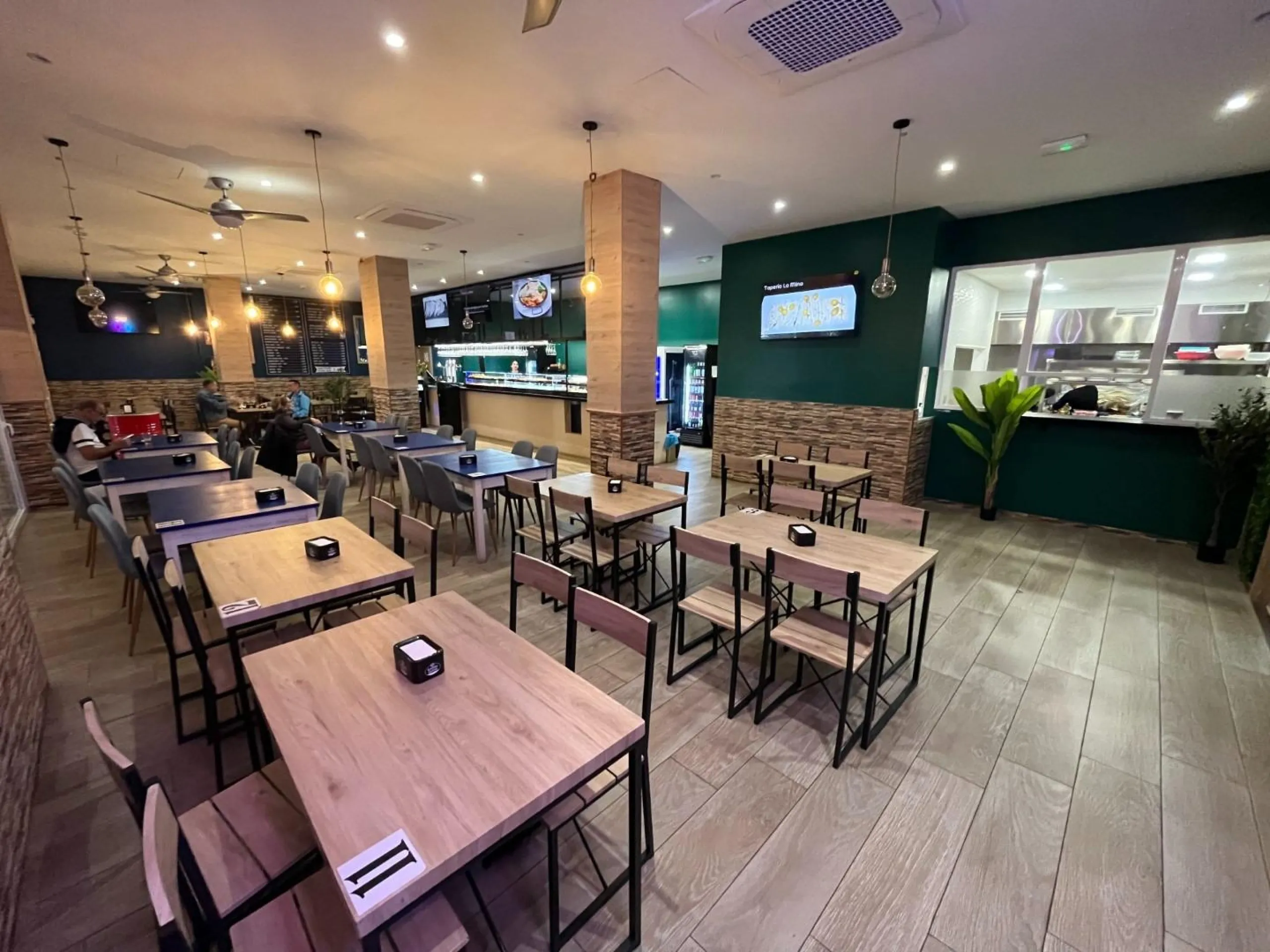 Renovated restaurant in the best area of Benidorm