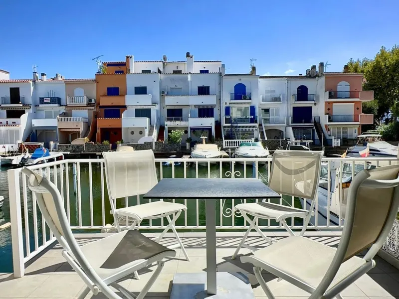 Waterfront Home with Private Mooring in Port Empúries – Exclusive Nautical Lifestyle Steps from the Beach