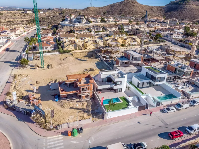 VILLAS DE LUJO! OBRA NUEVA! PISO PILOTO HECHO! ZONA ROJALES.