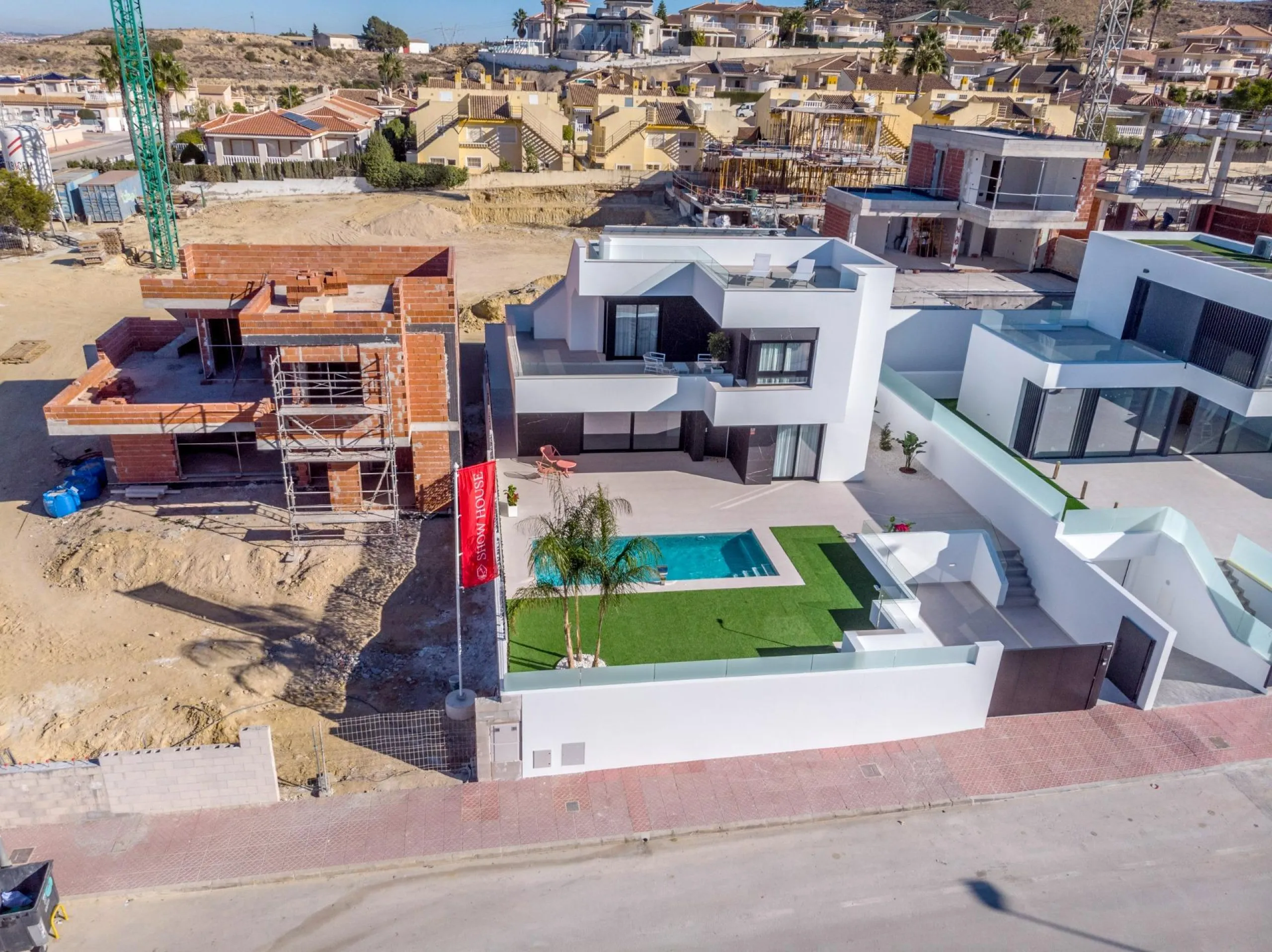 VILLAS DE LUJO! OBRA NUEVA! PISO PILOTO HECHO! ZONA ROJALES.