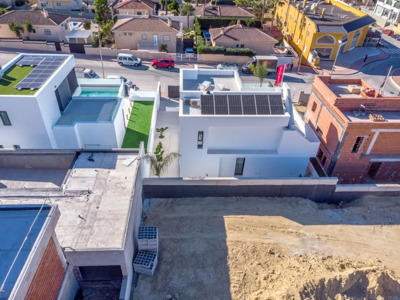 VILLAS DE LUJO! OBRA NUEVA! PISO PILOTO HECHO! ZONA ROJALES.