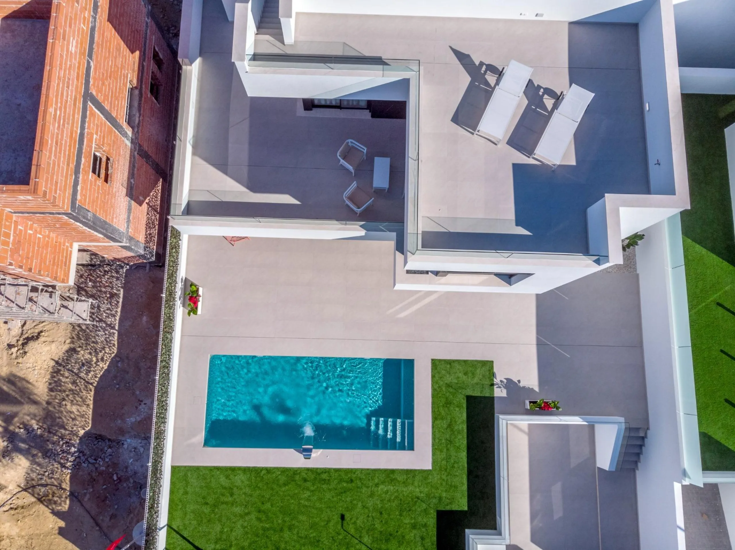 VILLAS DE LUJO! OBRA NUEVA! PISO PILOTO HECHO! ZONA ROJALES.