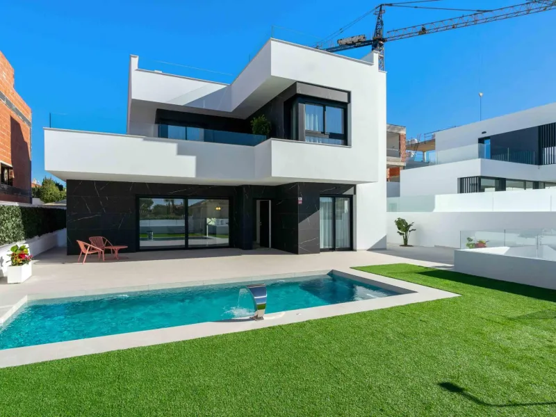 VILLAS DE LUJO! OBRA NUEVA! PISO PILOTO HECHO! ZONA ROJALES.