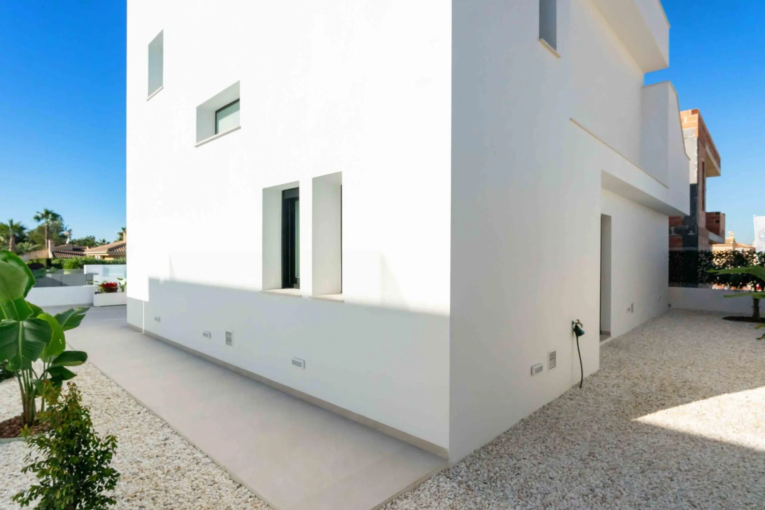 VILLAS DE LUJO! OBRA NUEVA! PISO PILOTO HECHO! ZONA ROJALES.