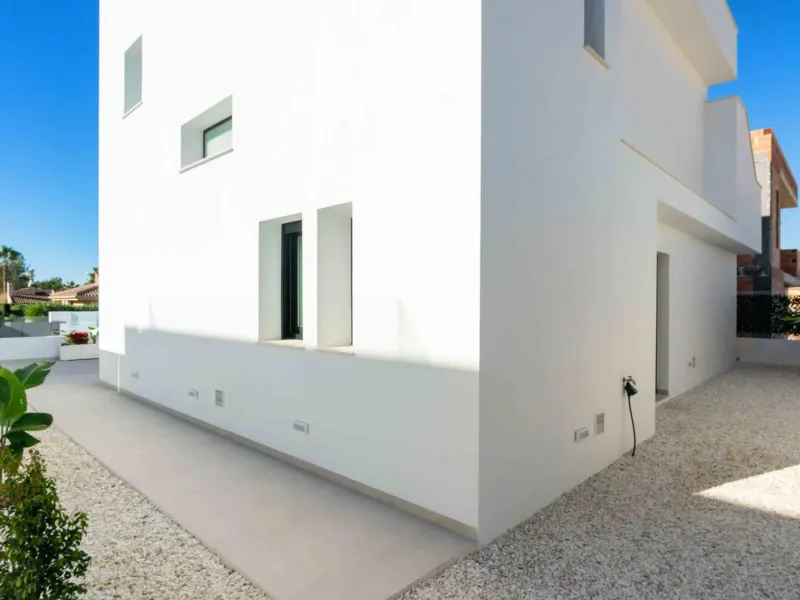 VILLAS DE LUJO! OBRA NUEVA! PISO PILOTO HECHO! ZONA ROJALES.