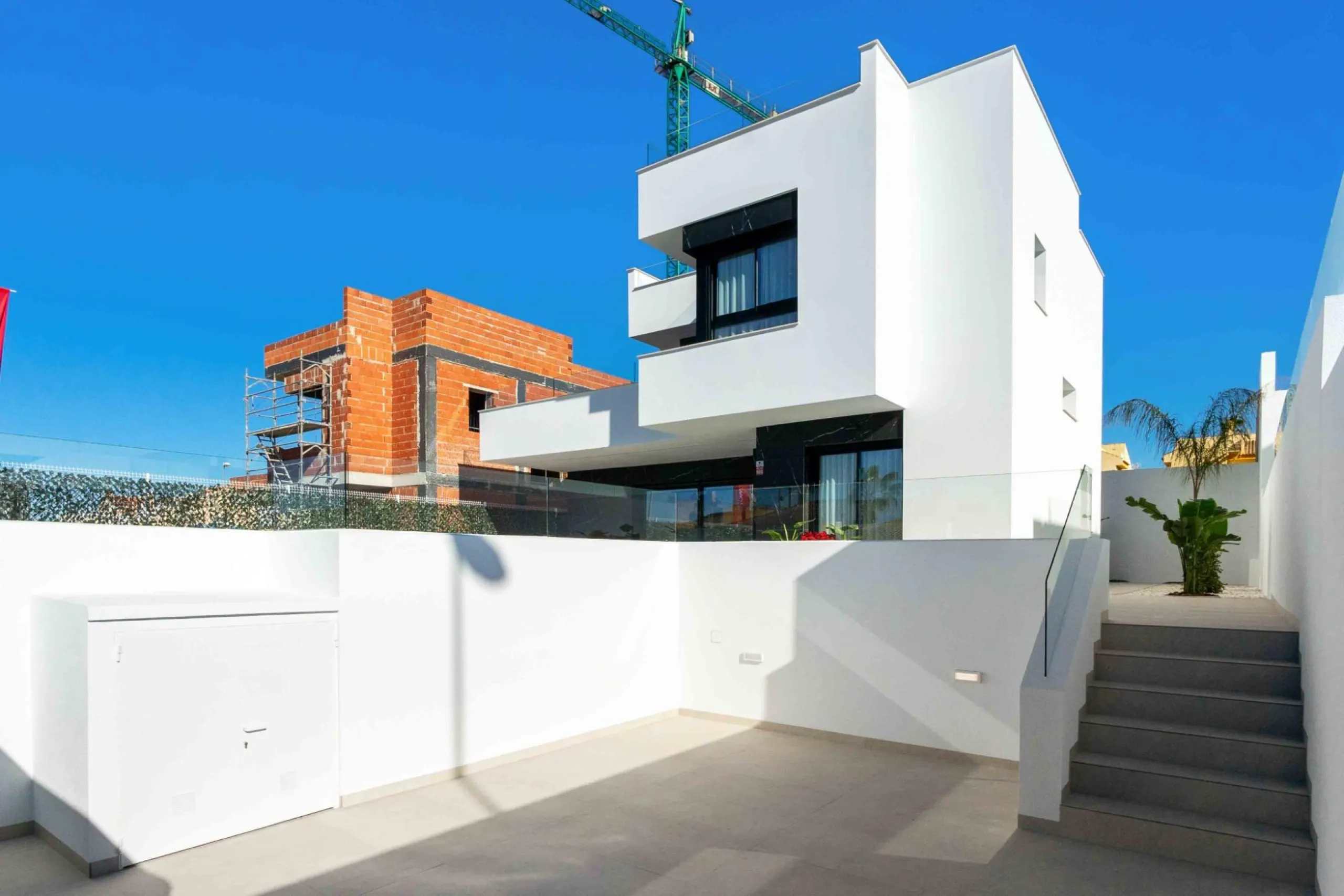 VILLAS DE LUJO! OBRA NUEVA! PISO PILOTO HECHO! ZONA ROJALES.
