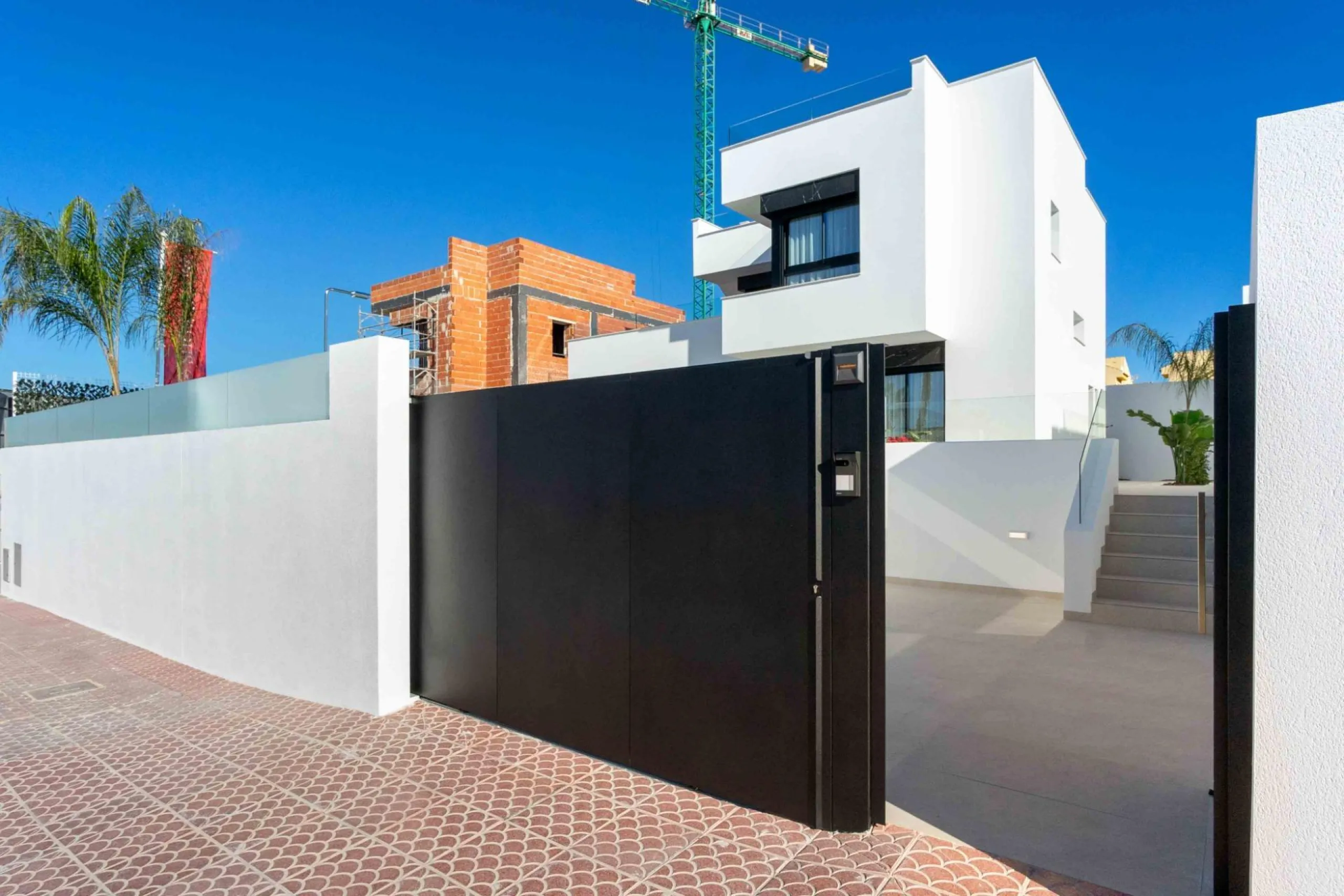 VILLAS DE LUJO! OBRA NUEVA! PISO PILOTO HECHO! ZONA ROJALES.
