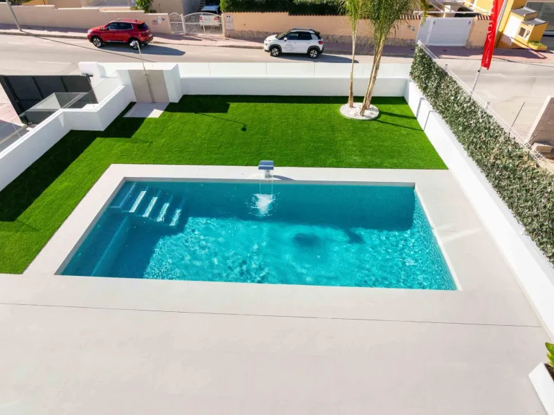 VILLAS DE LUJO! OBRA NUEVA! PISO PILOTO HECHO! ZONA ROJALES.