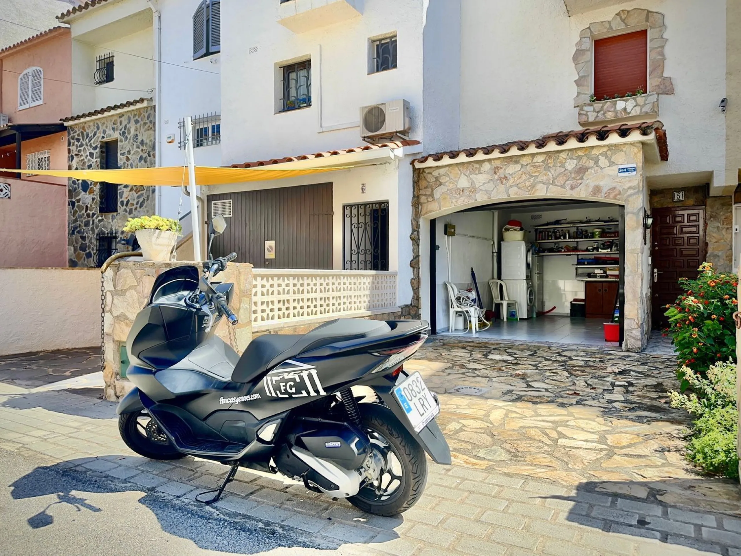 Waterfront Home with Private Mooring in Port Empúries – Exclusive Nautical Lifestyle Steps from the Beach
