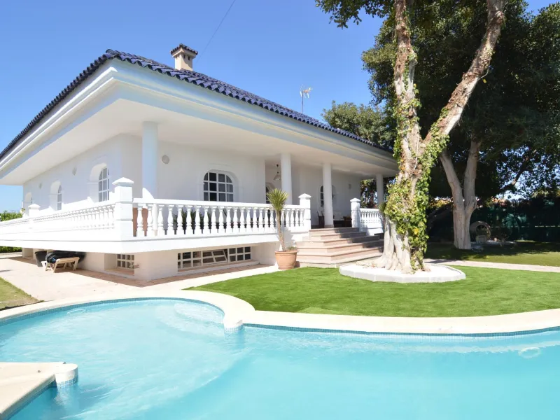 Espectacular villa reformada en urbanización Torreta Florida