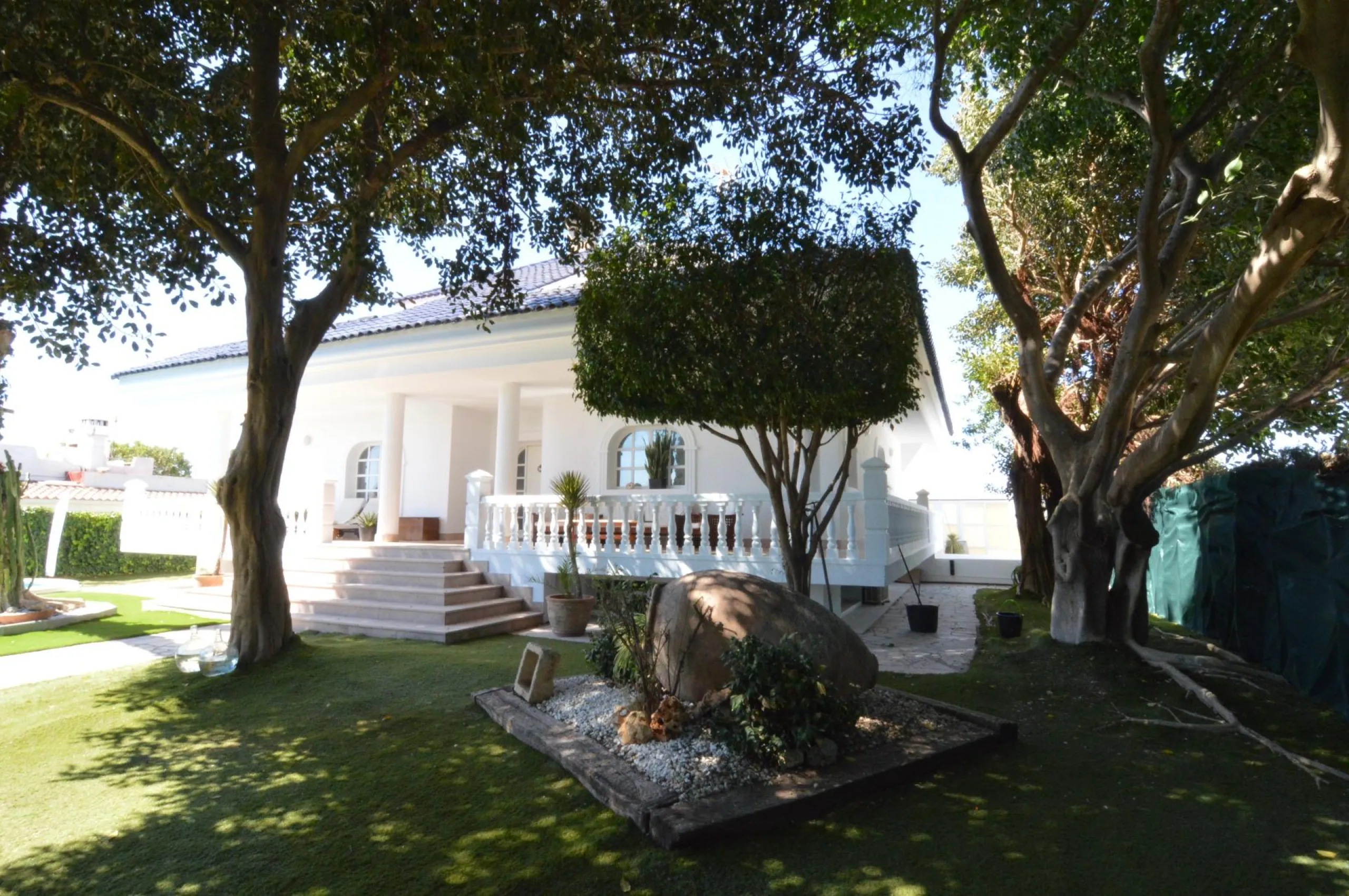 Spectacular renovated villa in urbanization Torreta Florida