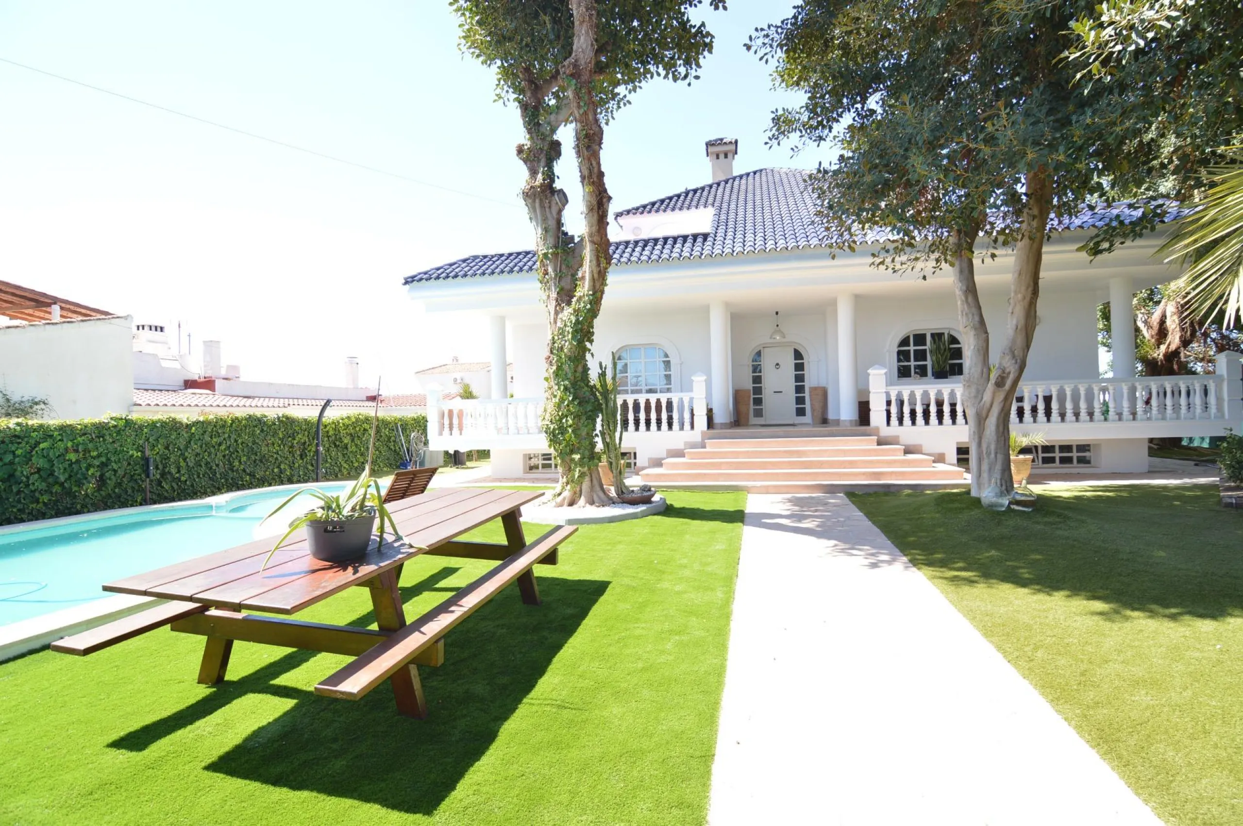 Spectacular renovated villa in urbanization Torreta Florida