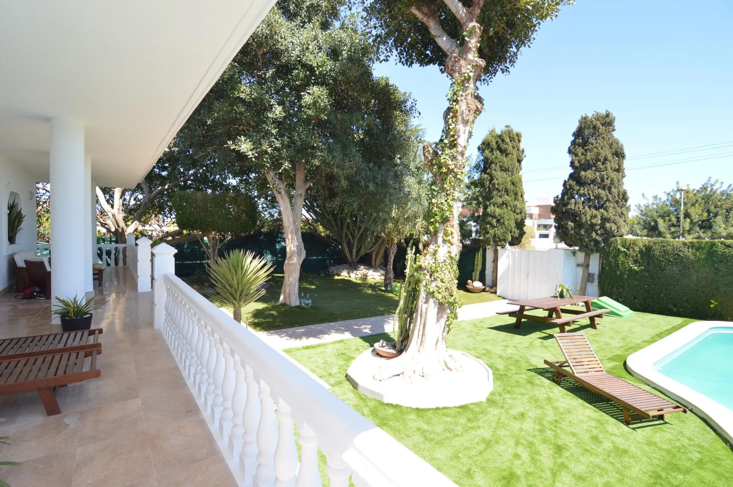Spectacular renovated villa in urbanization Torreta Florida
