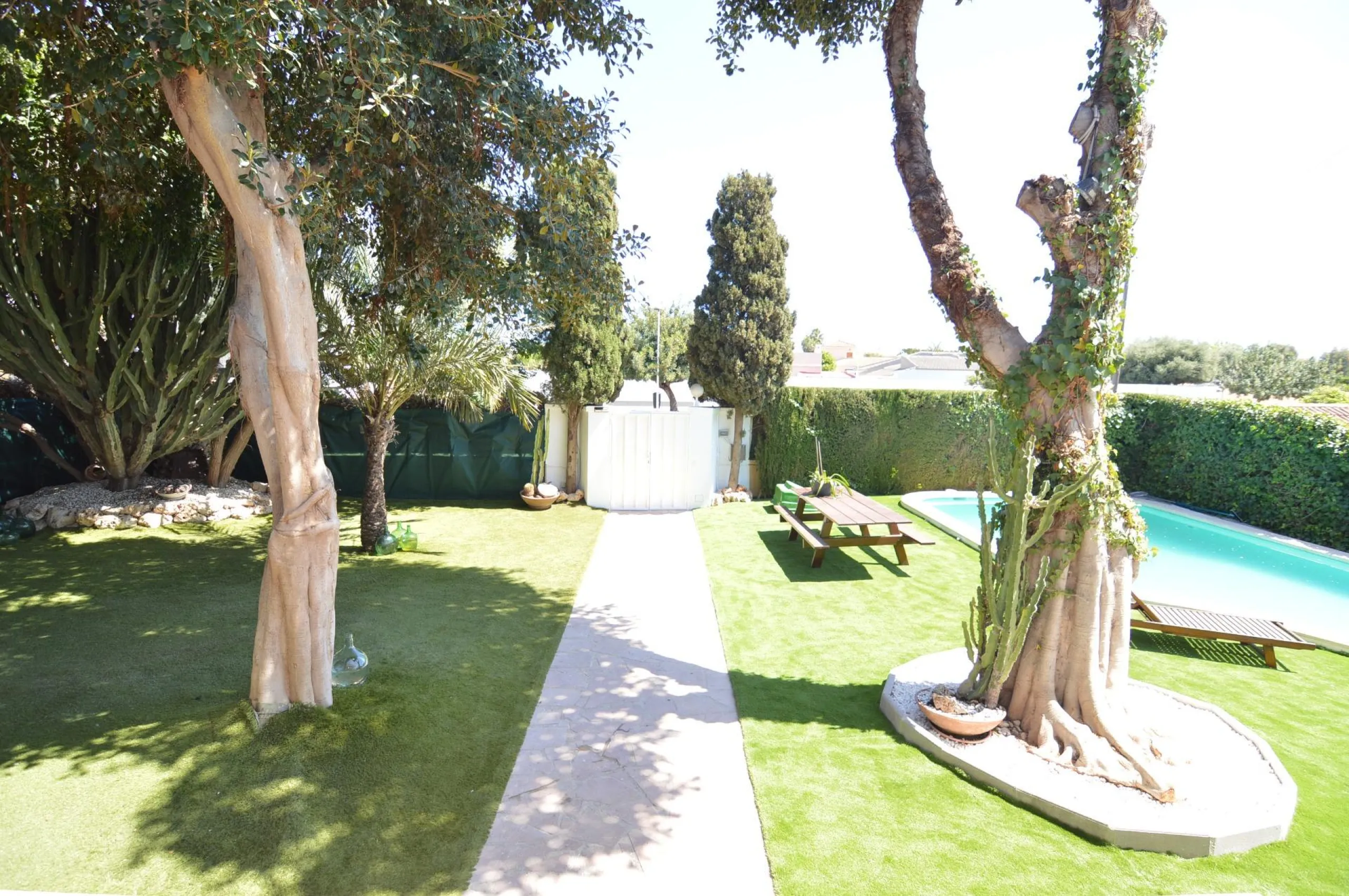 Spectacular renovated villa in urbanization Torreta Florida