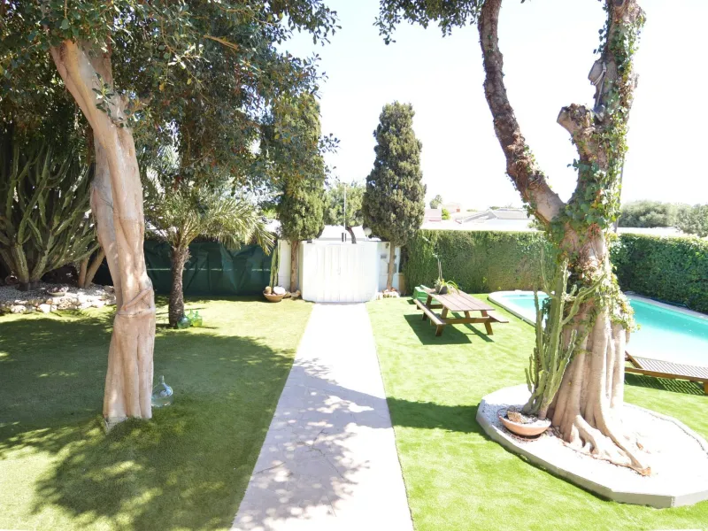 Spectacular renovated villa in urbanization Torreta Florida