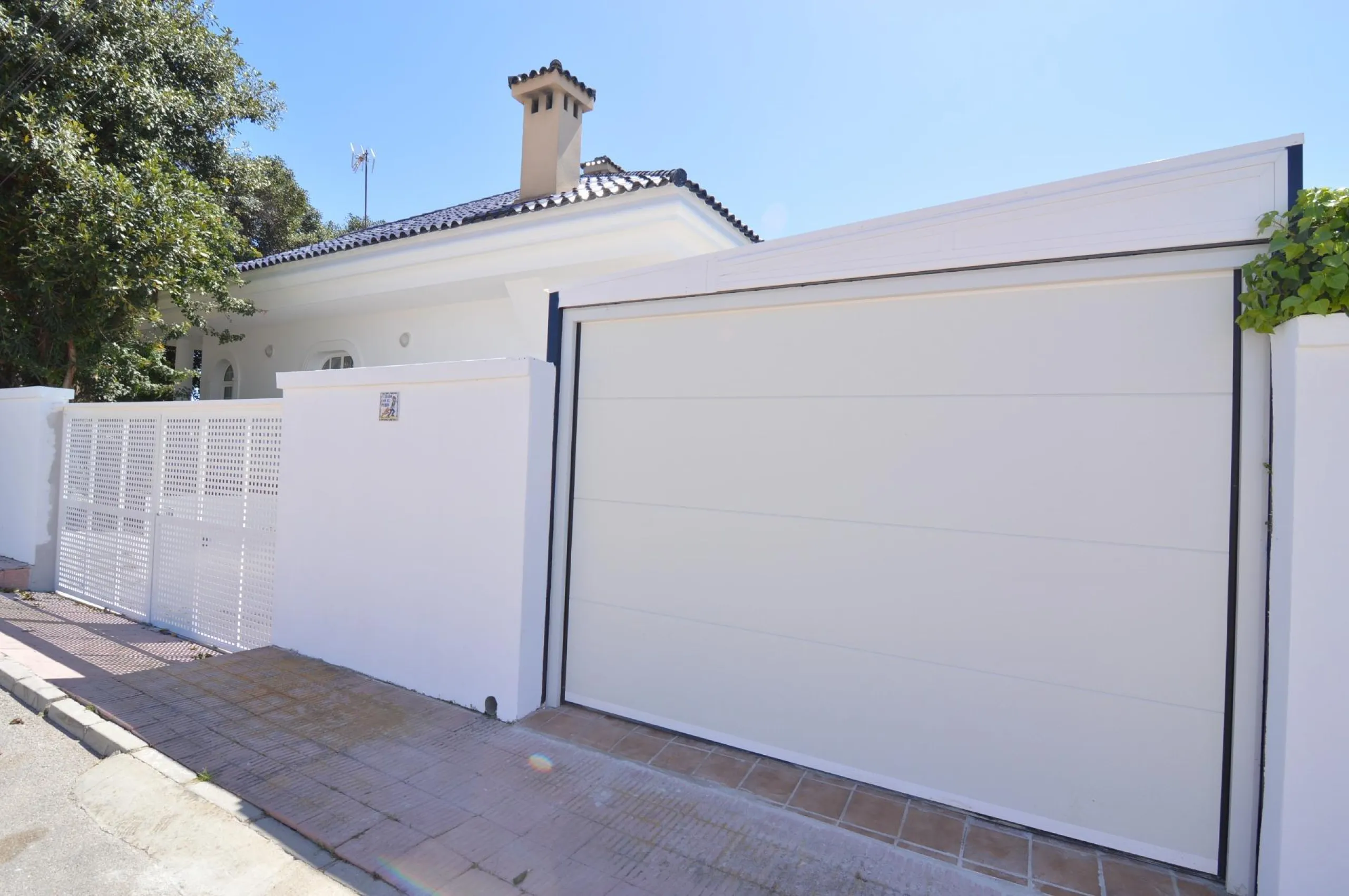 Spectacular renovated villa in urbanization Torreta Florida
