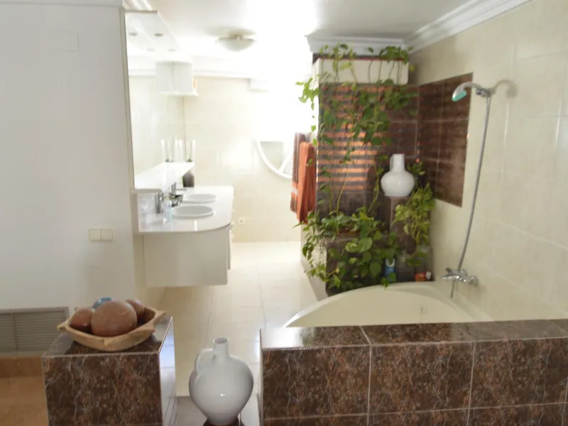 Spectacular renovated villa in urbanization Torreta Florida