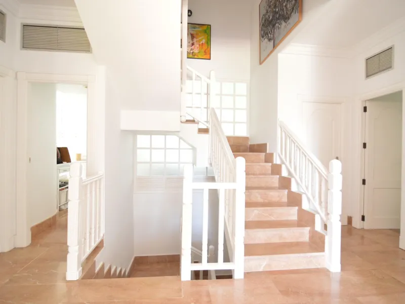 Spectacular renovated villa in urbanization Torreta Florida