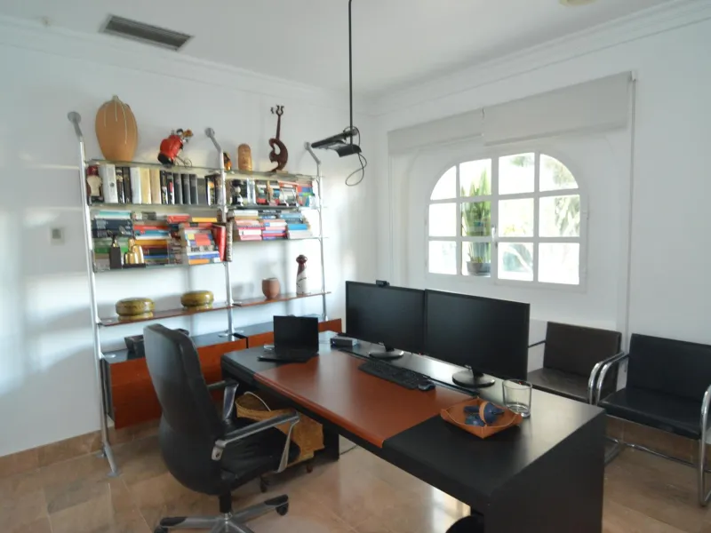 Spectacular renovated villa in urbanization Torreta Florida