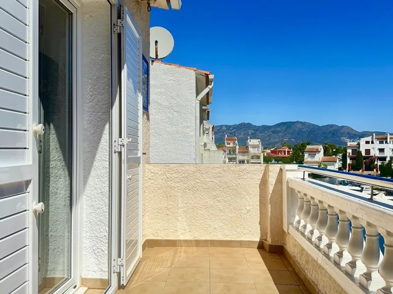 Waterfront Home with Private Mooring in Port Empúries – Exclusive Nautical Lifestyle Steps from the Beach