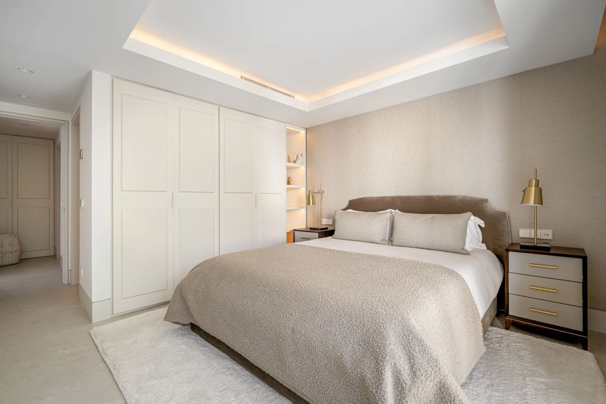 Einzigartiges, nach Süden ausgerichtetes Penthouse in erster Strandlinie – Alhambra del Mar