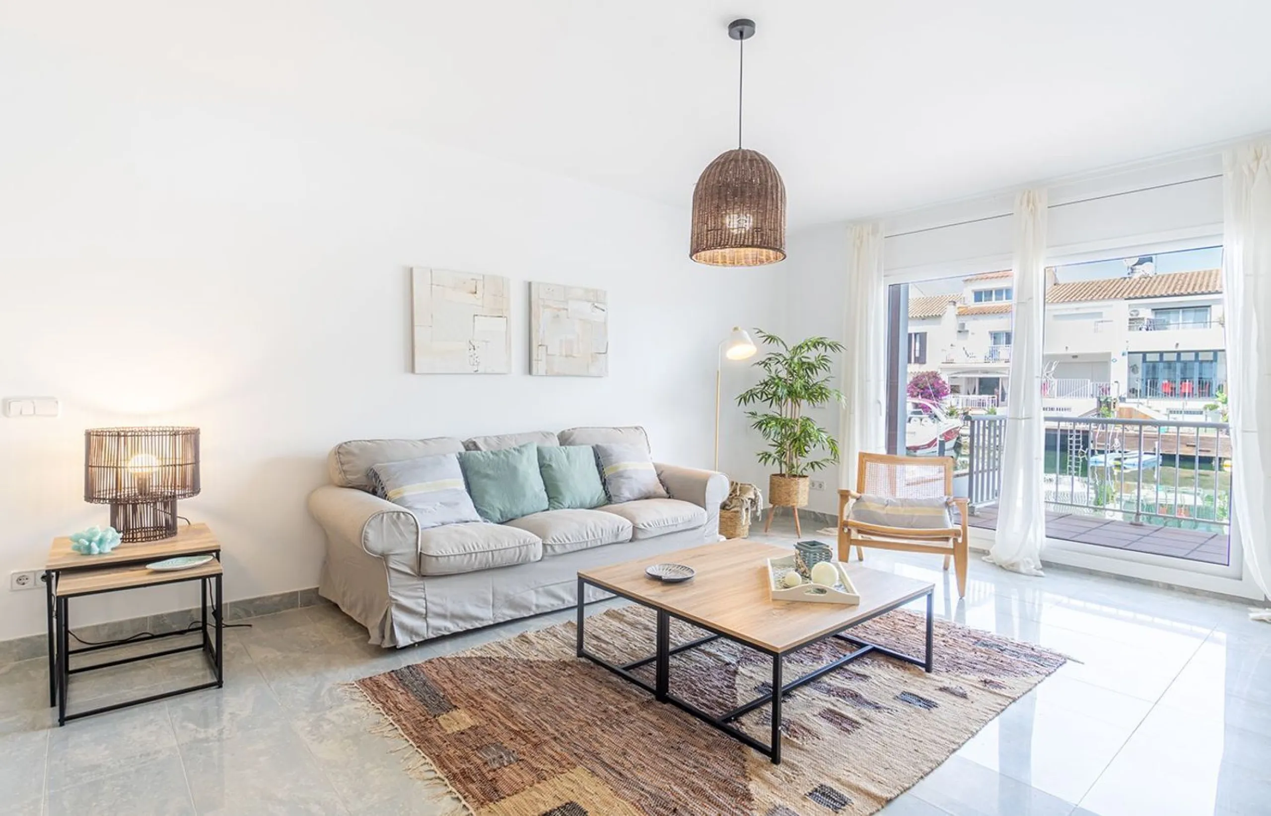 Encantadora casa de pescador reformada con amarre y vistas al canal en Empuriabrava
