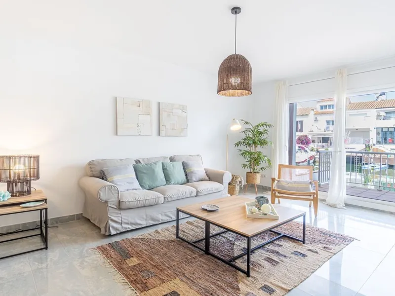 Charming Fully Renovated Fisherman’s House with Mooring and Canal Views in Empuriabrava