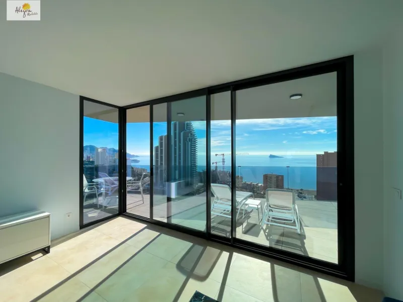 APARTAMENTO DE DISEÑO A ESTRENAR CON VISTAS AL MAR EN LA PLAYA DE PONIENTE, BENIDORM
