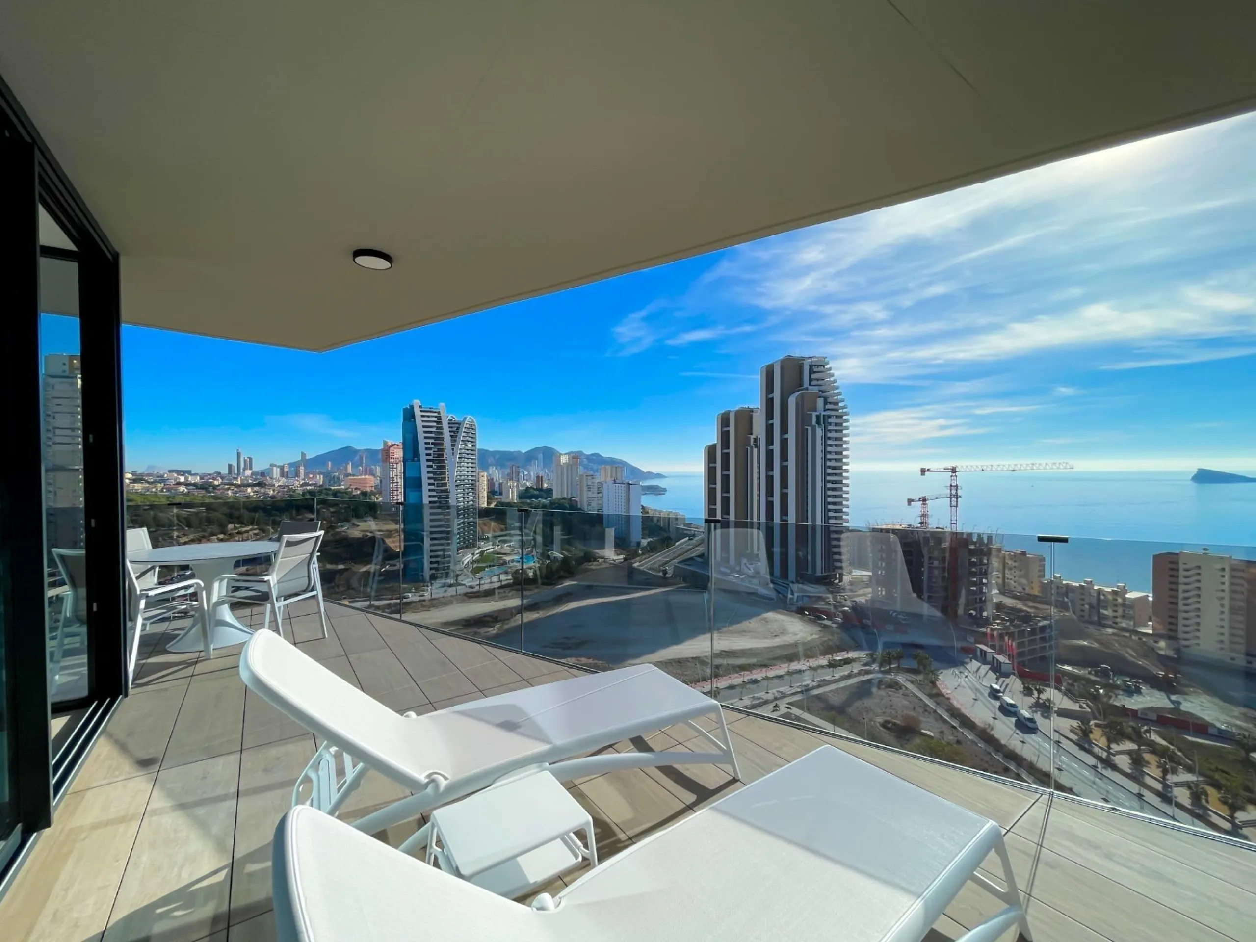 BRAND NEW DESIGN APARTMENT WITH SEA VIEWS ON PONIENTE BEACH, BENIDORM