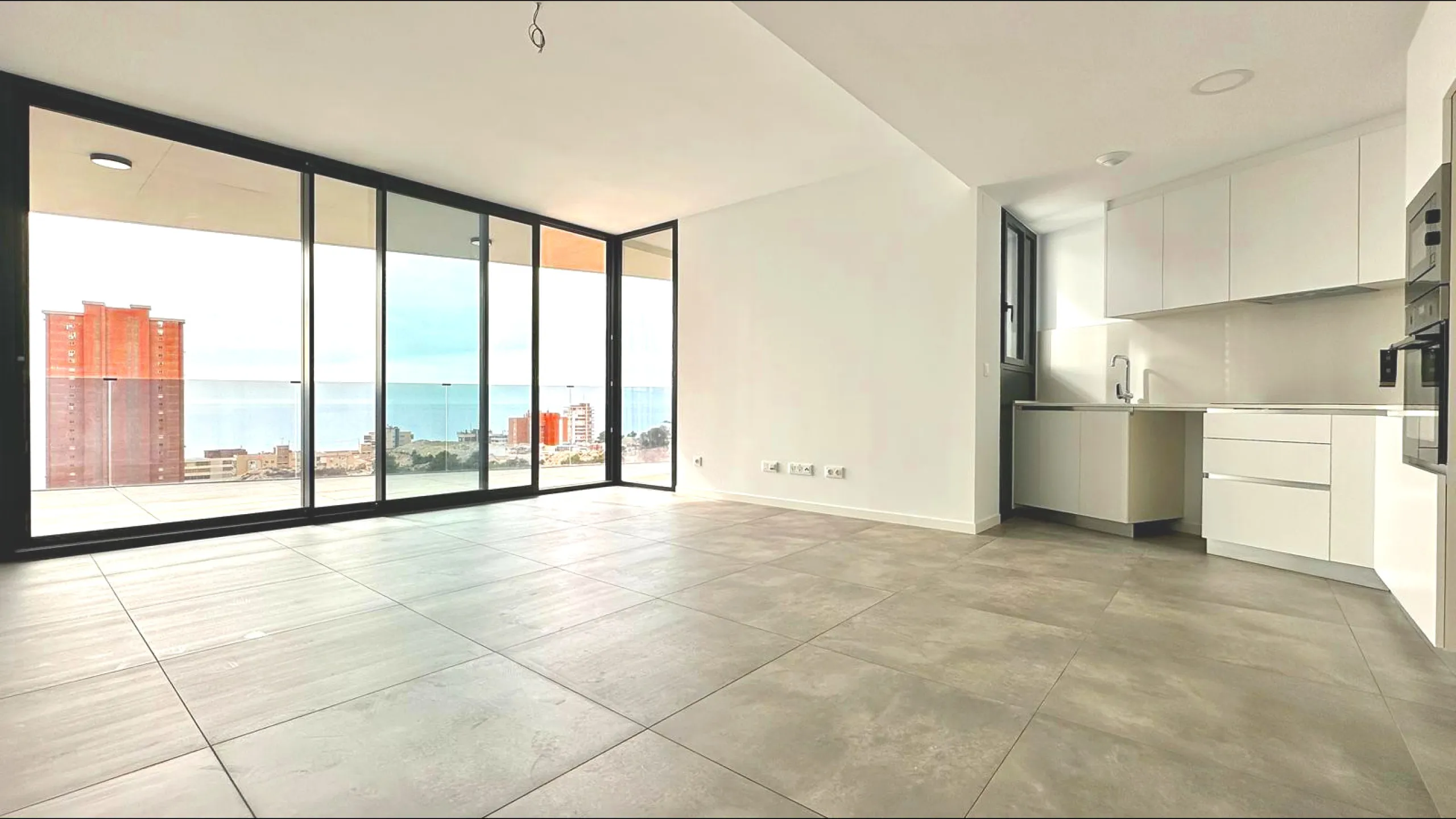 BRAND NEW DESIGN APARTMENT WITH SEA VIEWS ON PONIENTE BEACH, BENIDORM