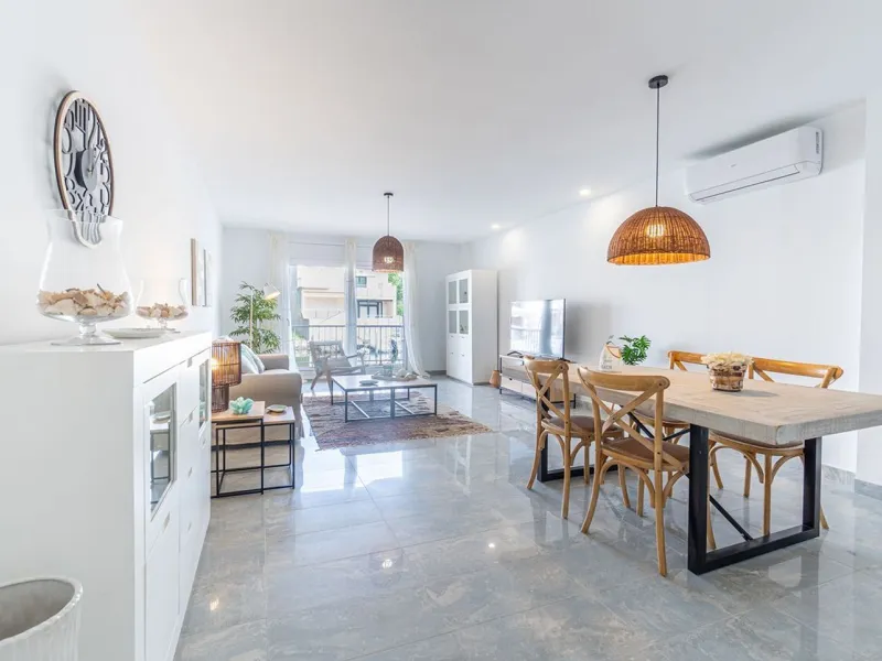 Encantadora casa de pescador reformada con amarre y vistas al canal en Empuriabrava