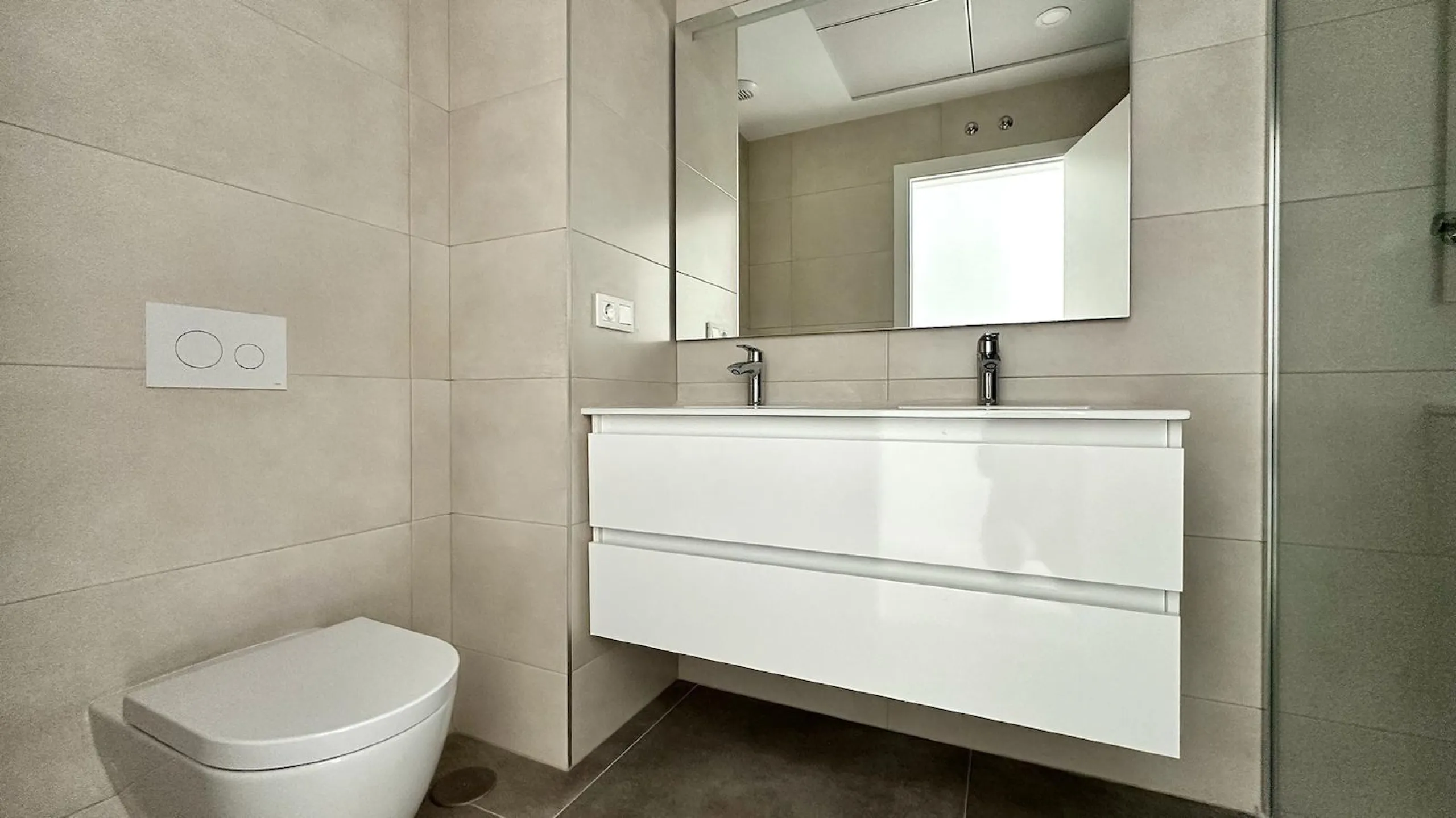 BRAND NEW DESIGN APARTMENT WITH SEA VIEWS ON PONIENTE BEACH, BENIDORM