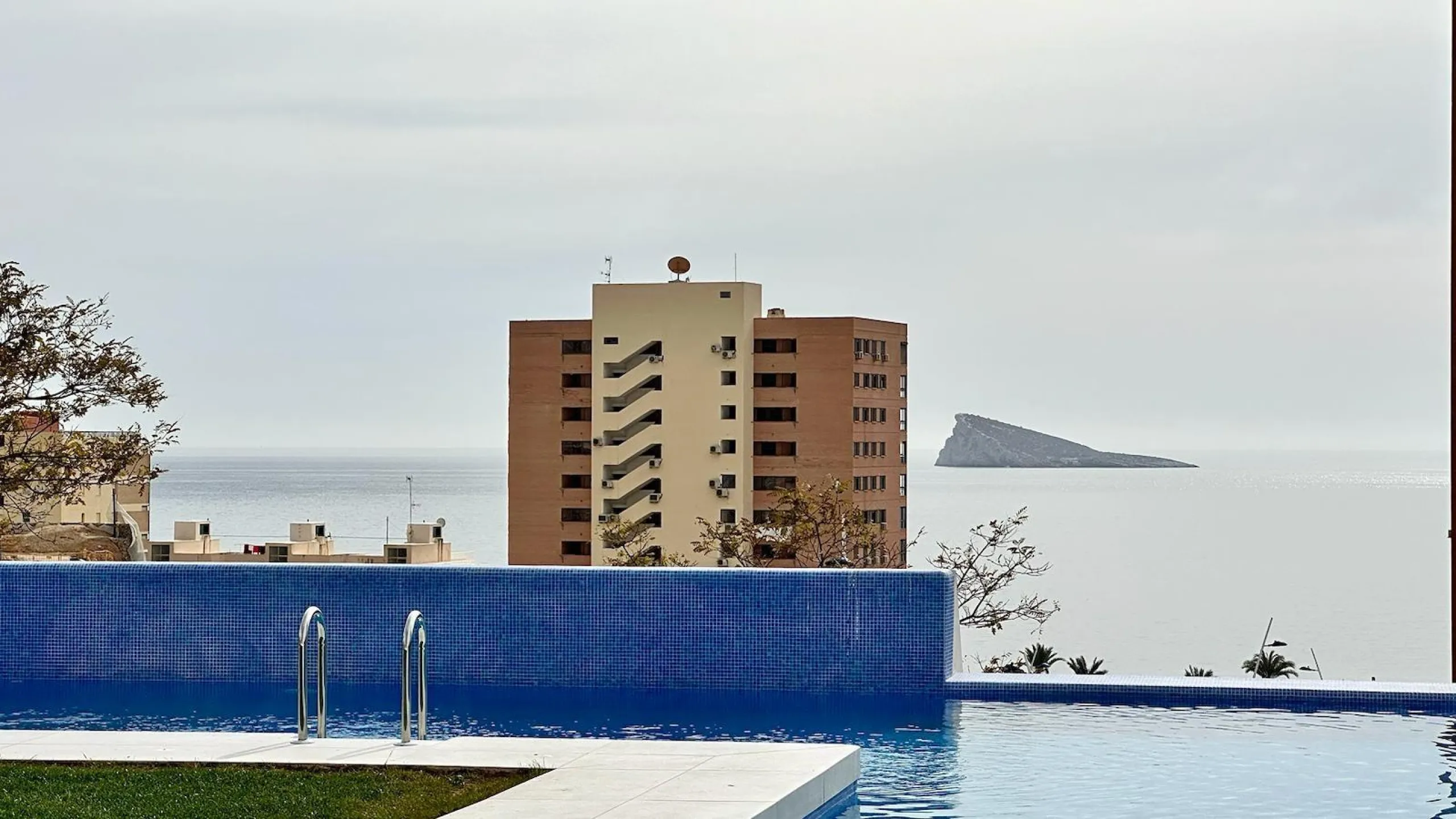 BRAND NEW DESIGN APARTMENT WITH SEA VIEWS ON PONIENTE BEACH, BENIDORM