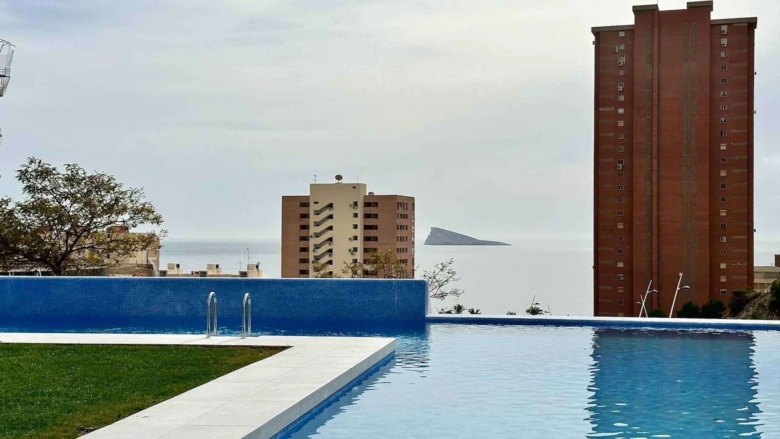 BRAND NEW DESIGN APARTMENT WITH SEA VIEWS ON PONIENTE BEACH, BENIDORM