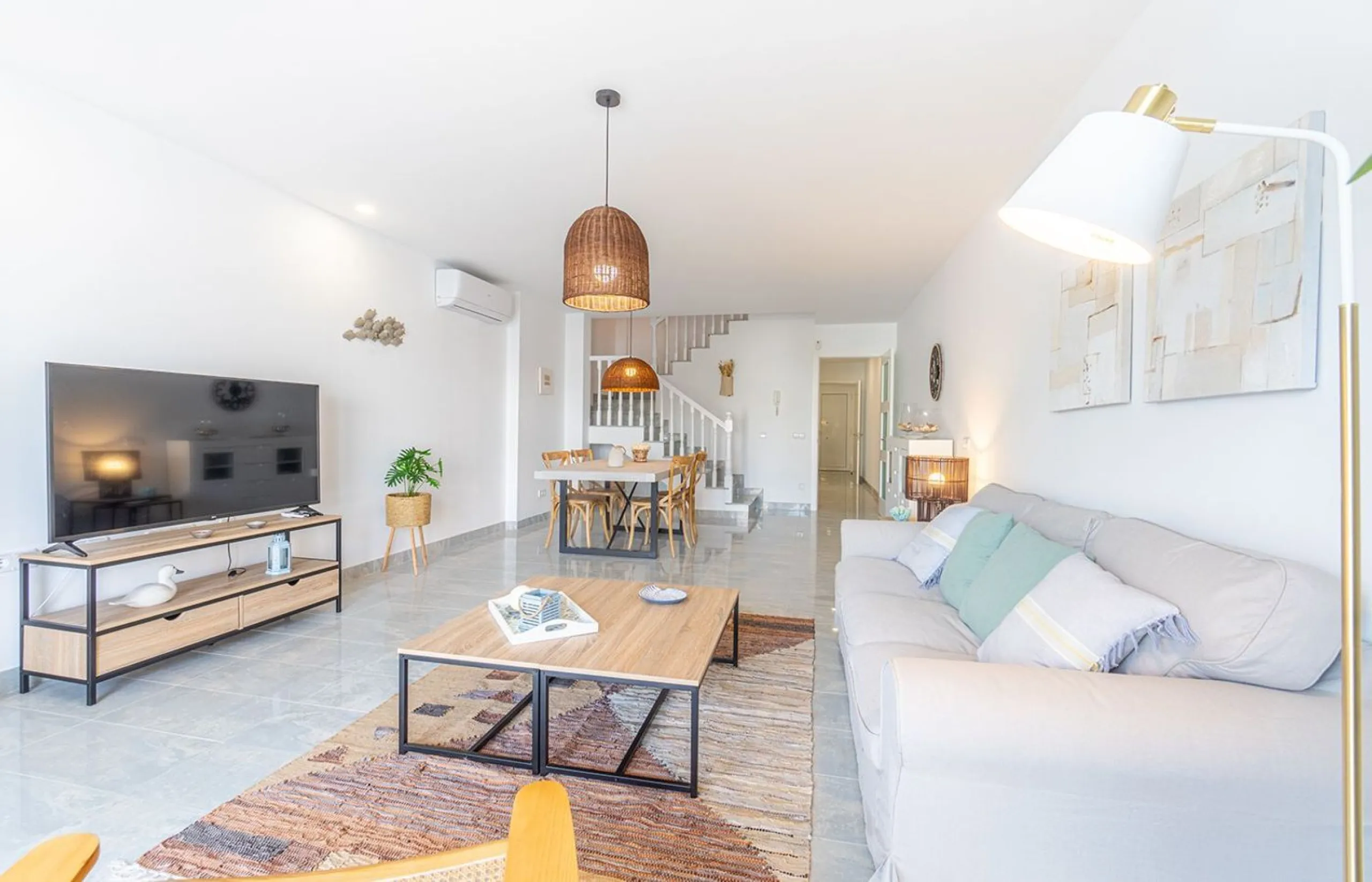 Encantadora casa de pescador reformada con amarre y vistas al canal en Empuriabrava