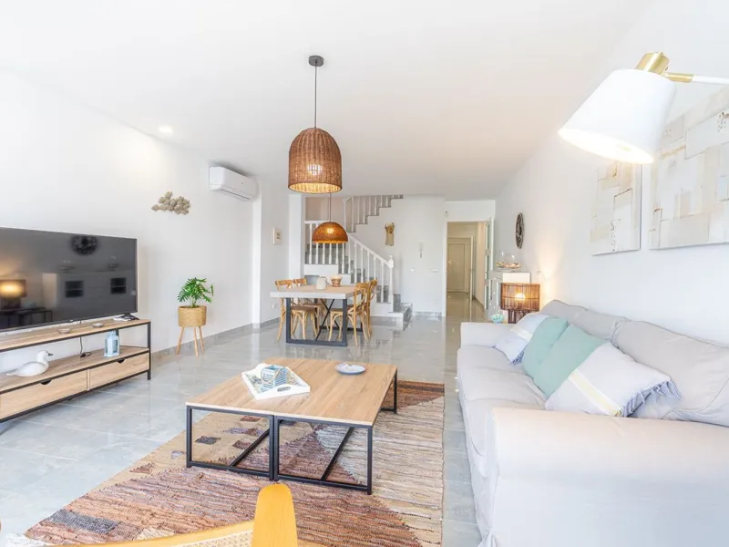 Encantadora casa de pescador reformada con amarre y vistas al canal en Empuriabrava