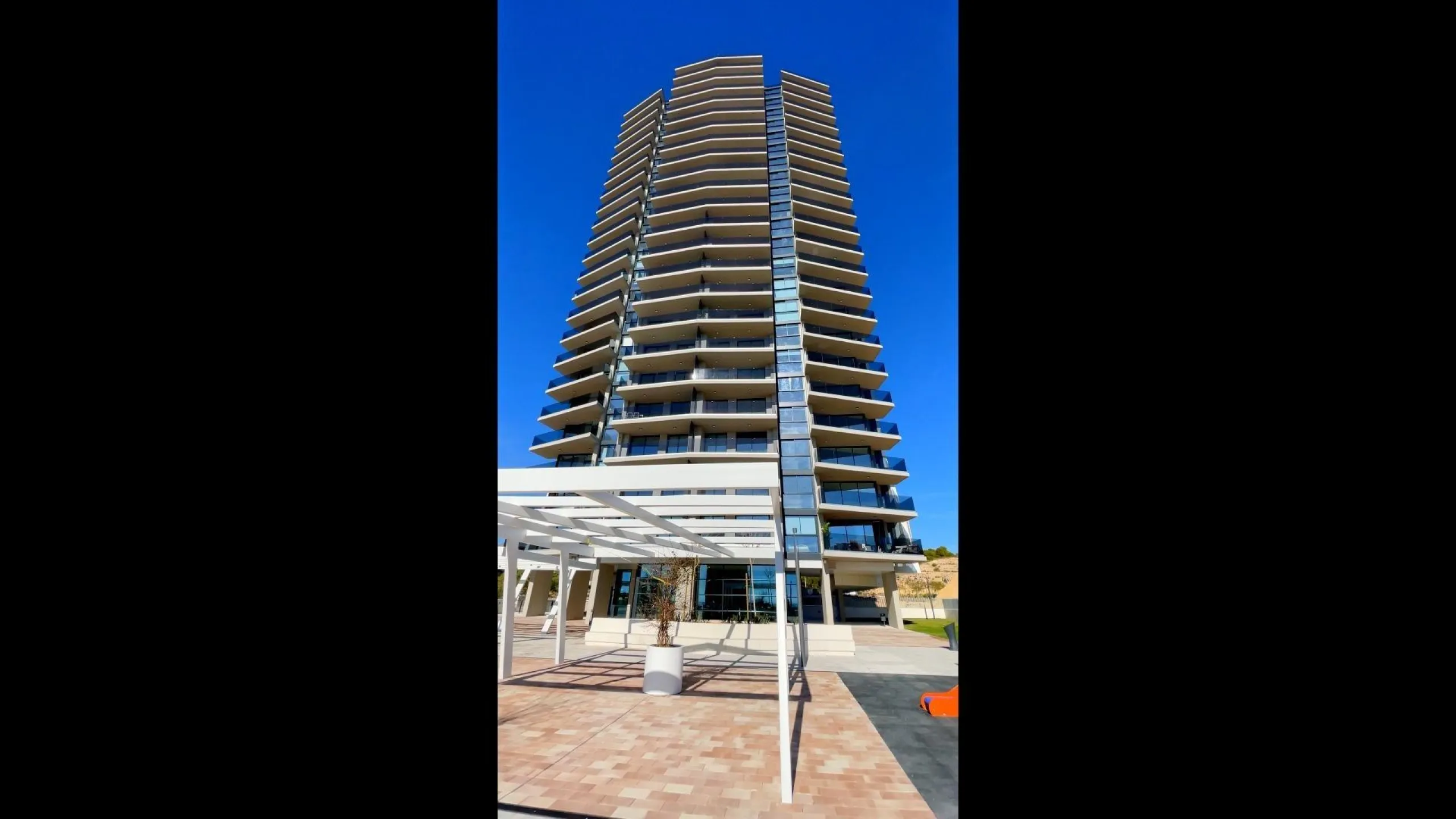 BRAND NEW DESIGN APARTMENT WITH SEA VIEWS ON PONIENTE BEACH, BENIDORM