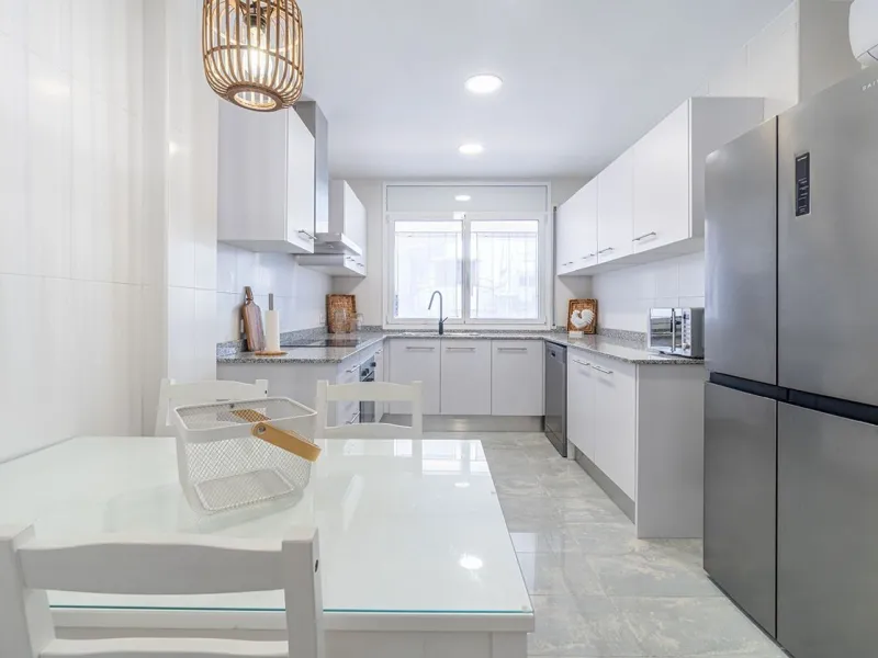 Encantadora casa de pescador reformada con amarre y vistas al canal en Empuriabrava