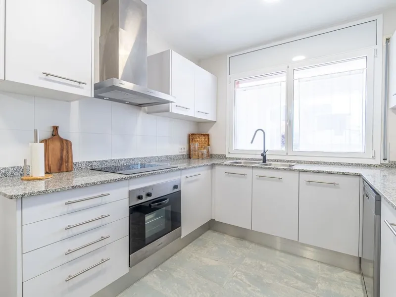 Encantadora casa de pescador reformada con amarre y vistas al canal en Empuriabrava