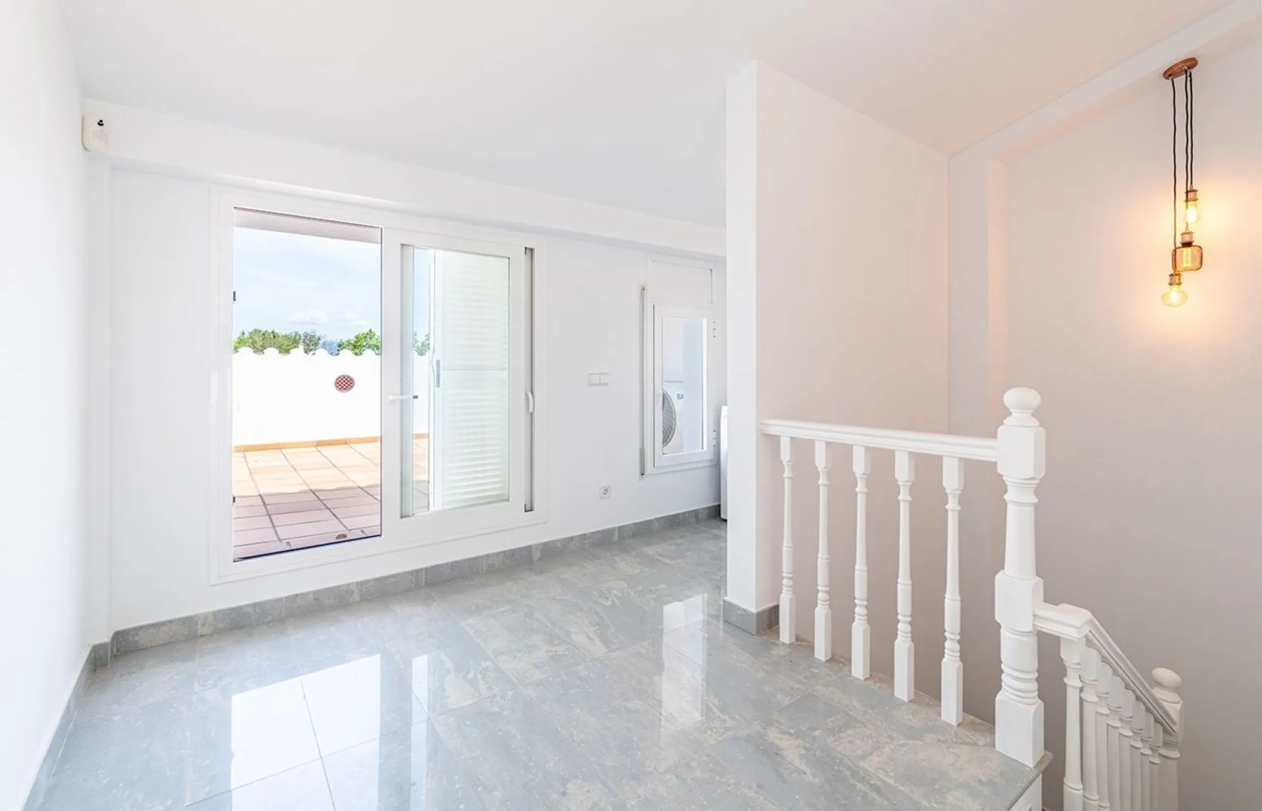 Encantadora casa de pescador reformada con amarre y vistas al canal en Empuriabrava