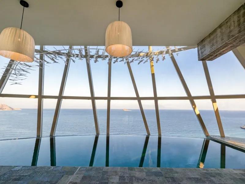 Last luxury apartments on the first line of Poniente beach