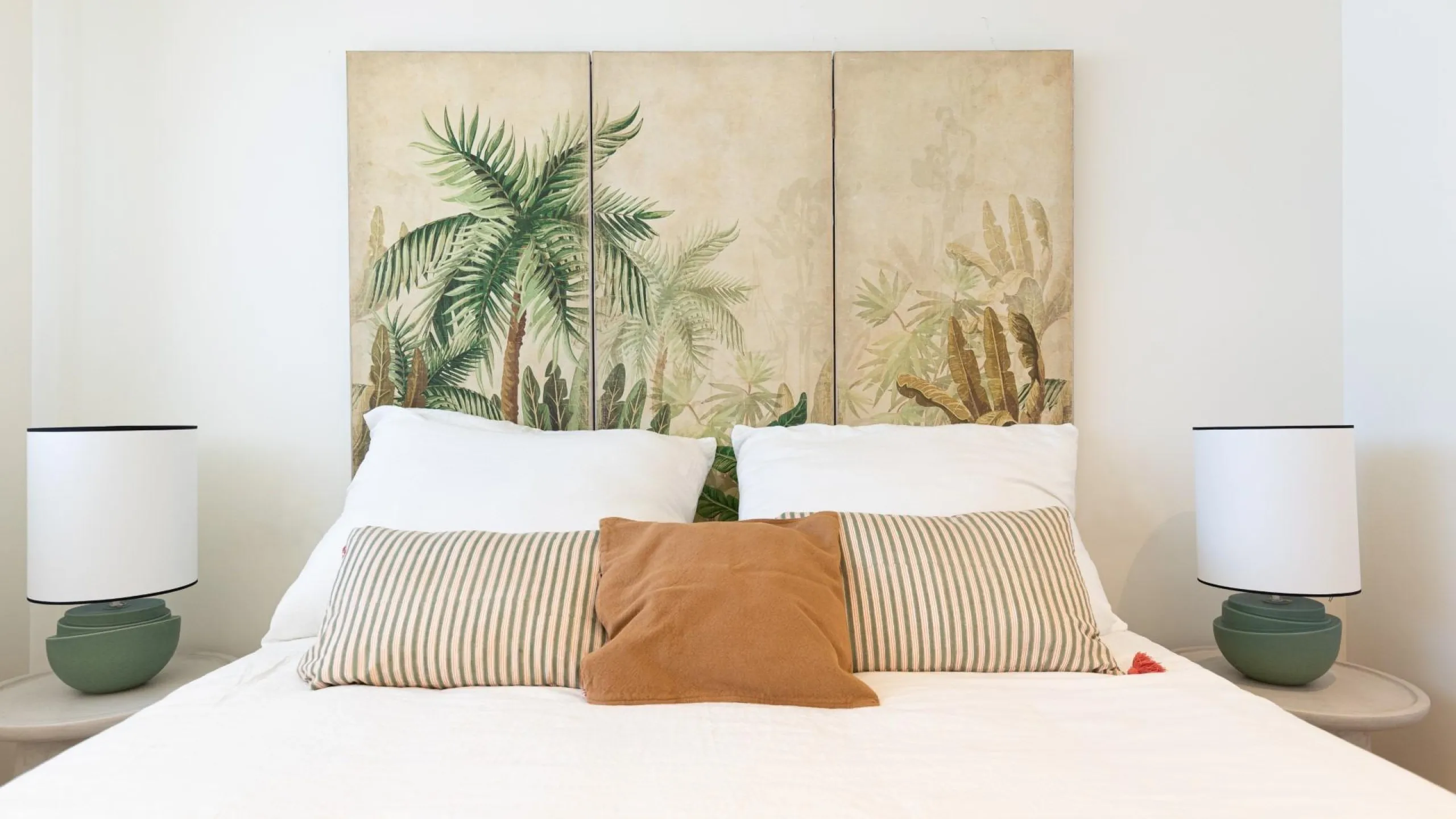 Last luxury apartments on the first line of Poniente beach