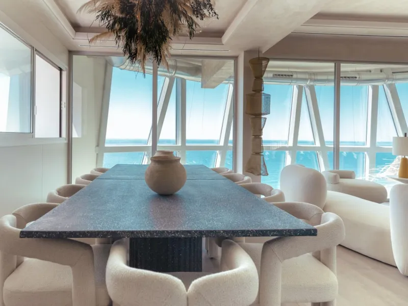 Last luxury apartments on the first line of Poniente beach