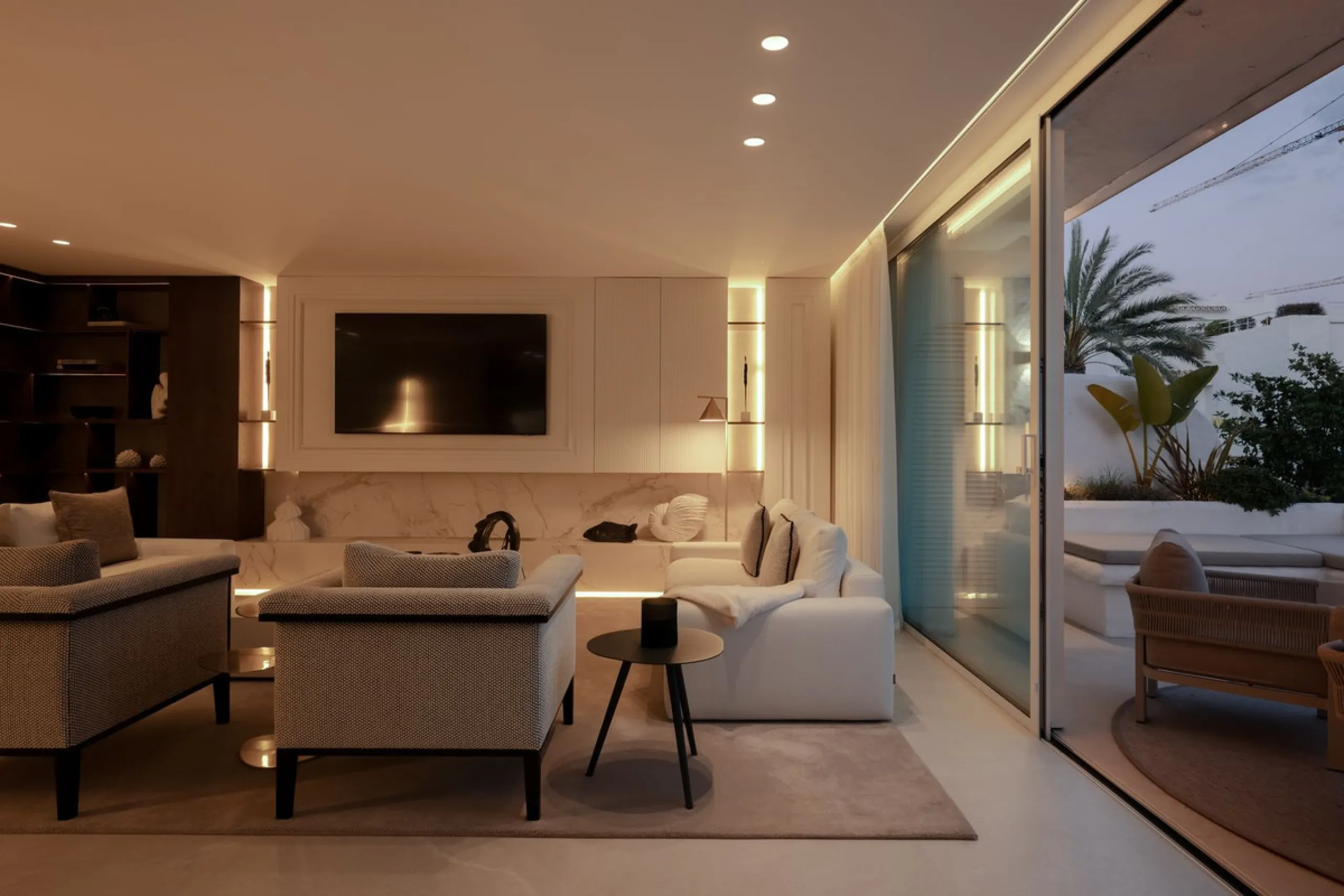 Einzigartiges, nach Süden ausgerichtetes Penthouse in erster Strandlinie – Alhambra del Mar