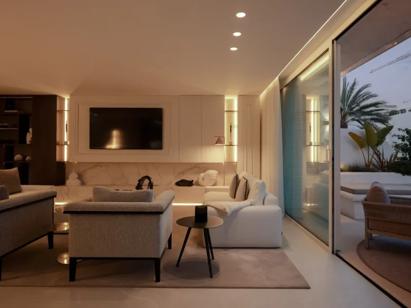 Einzigartiges, nach Süden ausgerichtetes Penthouse in erster Strandlinie – Alhambra del Mar