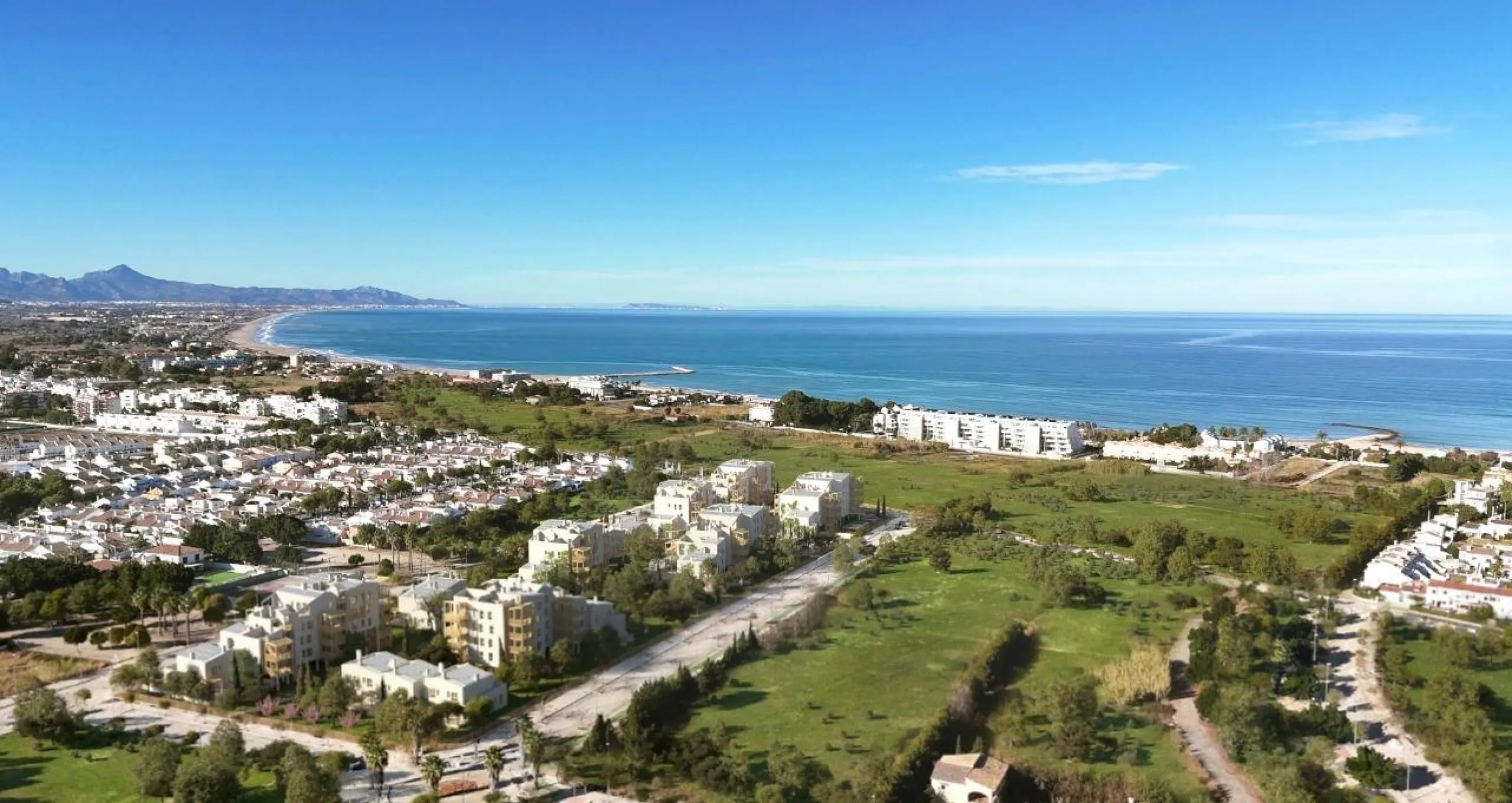 Viviendas sostenibles de nueva construcción junto al mar.