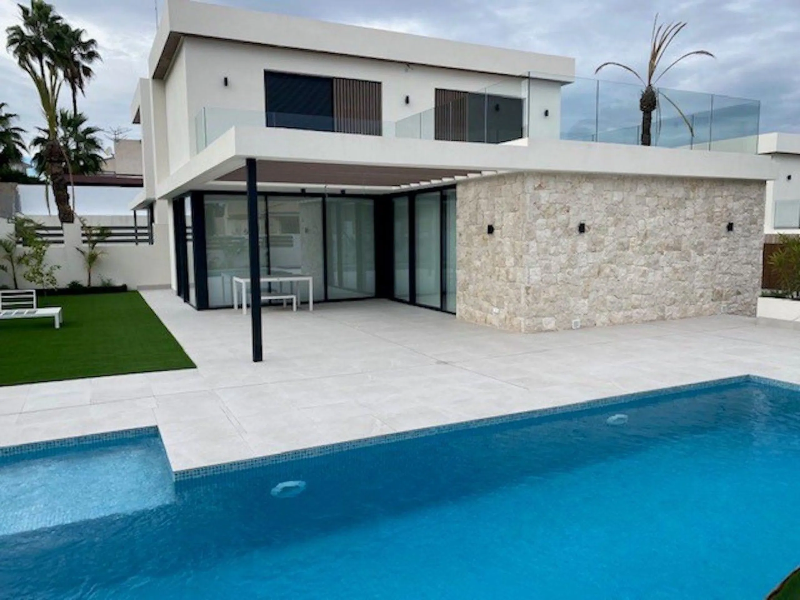VILLAS DE LUJO EN MONTEZENIA
