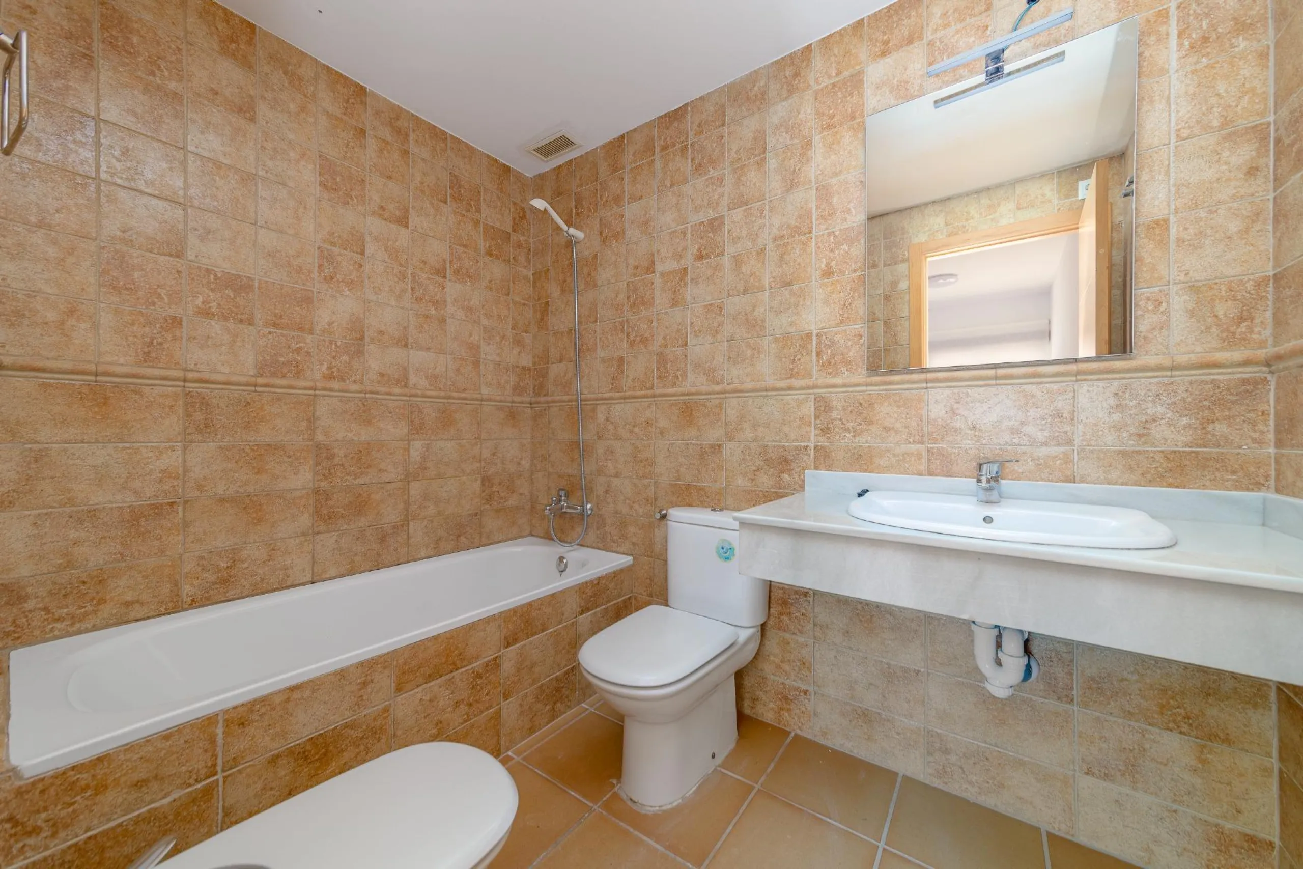 Beautiful apartment with large terrace, 2 bedrooms, 2 bathrooms at 500m from Archena spa and mountain views