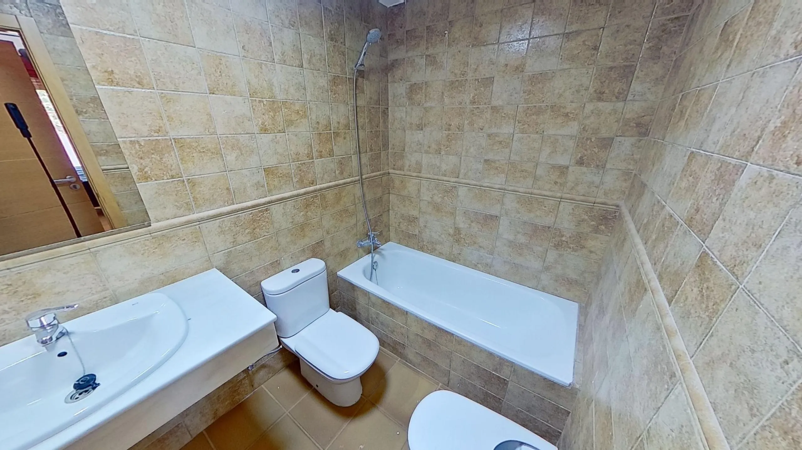 Beautiful apartment with large terrace, 2 bedrooms, 2 bathrooms at 500m from Archena spa and mountain views