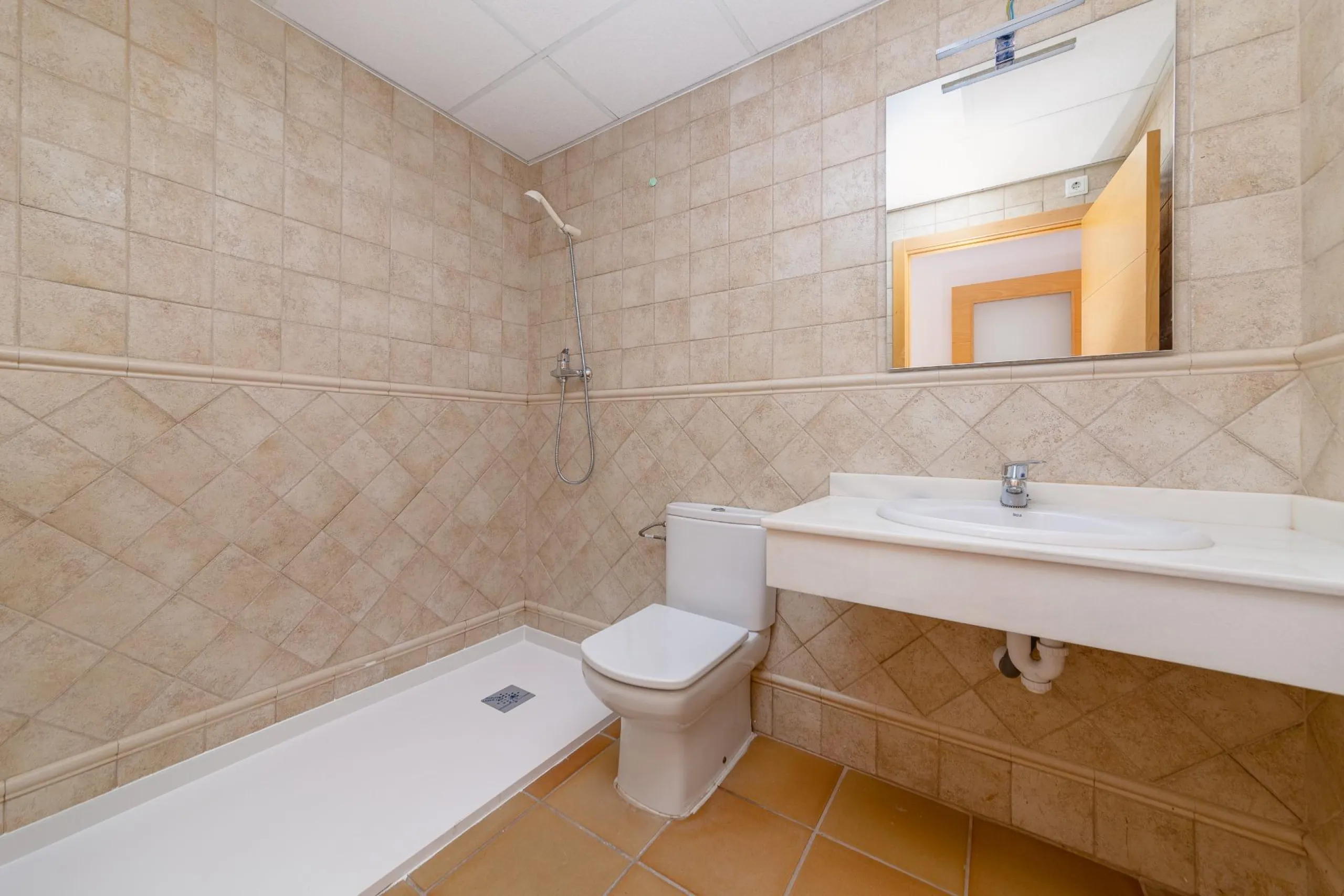 Beautiful apartment with large terrace, 2 bedrooms, 2 bathrooms at 500m from Archena spa and mountain views